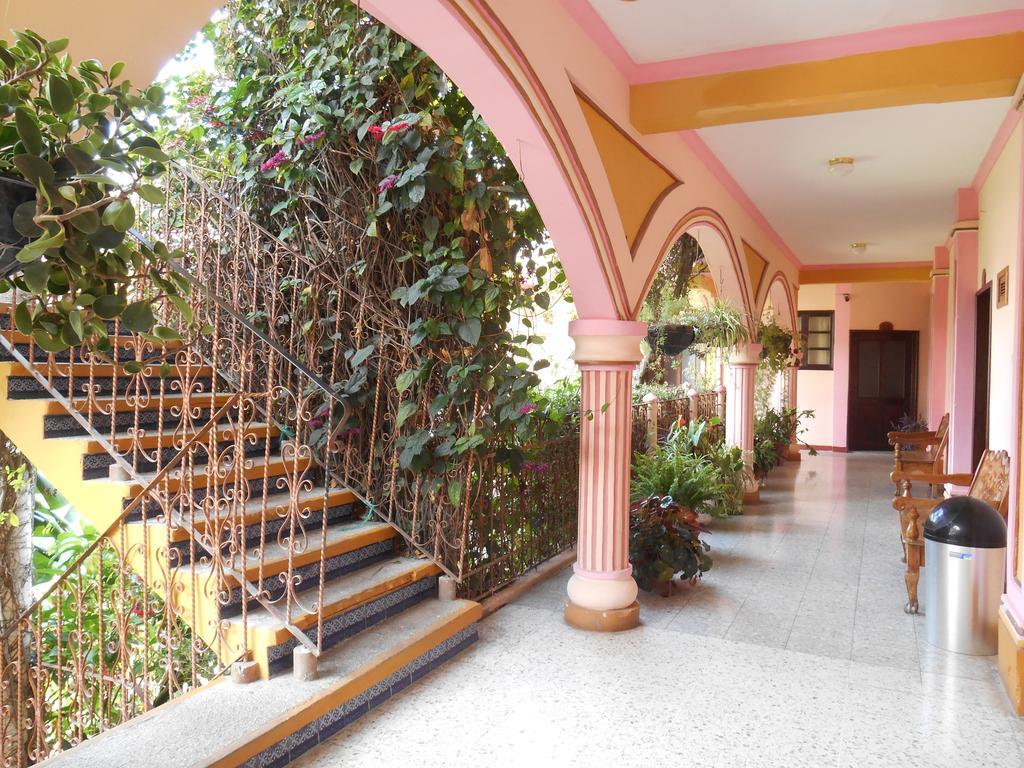 Hotel El Chaparral Panajachel Exterior foto