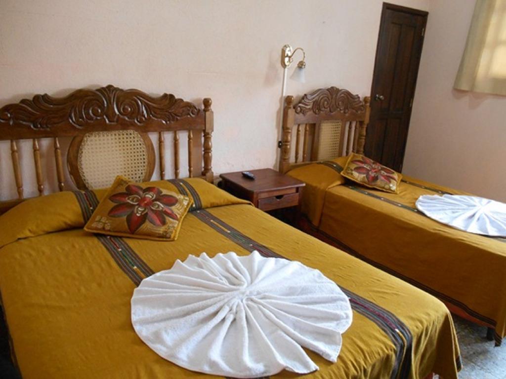 Hotel El Chaparral Panajachel Zimmer foto