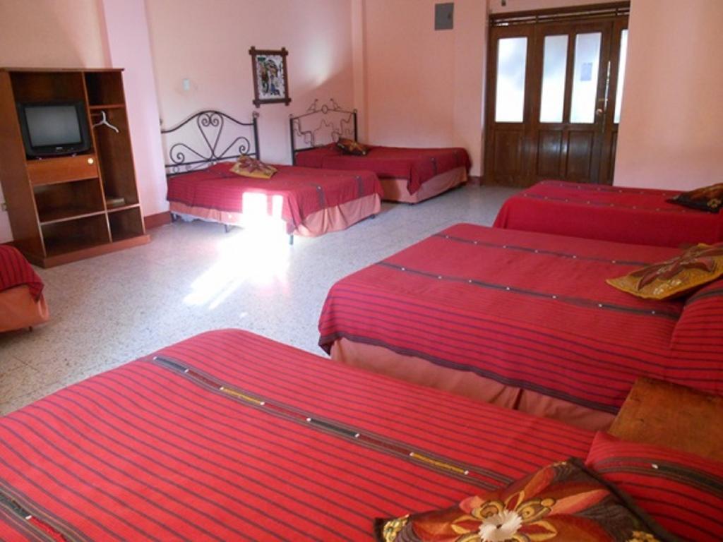 Hotel El Chaparral Panajachel Zimmer foto